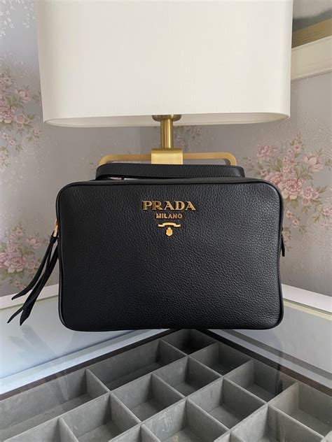 prada bandoliera in pelle